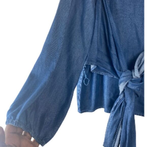 SoHo Blue Tie-Front Blouse// L - Picture 2 of 9